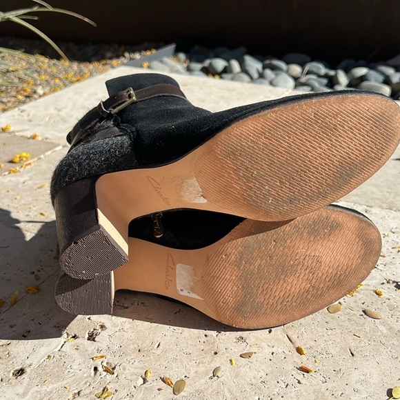 Clarks suede, leather and flannel zip-up booties. - Picture 7 of 10